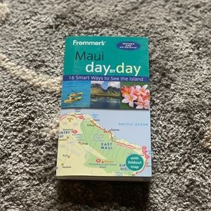 3/$15 Maui Guidebook w/ pull-out map